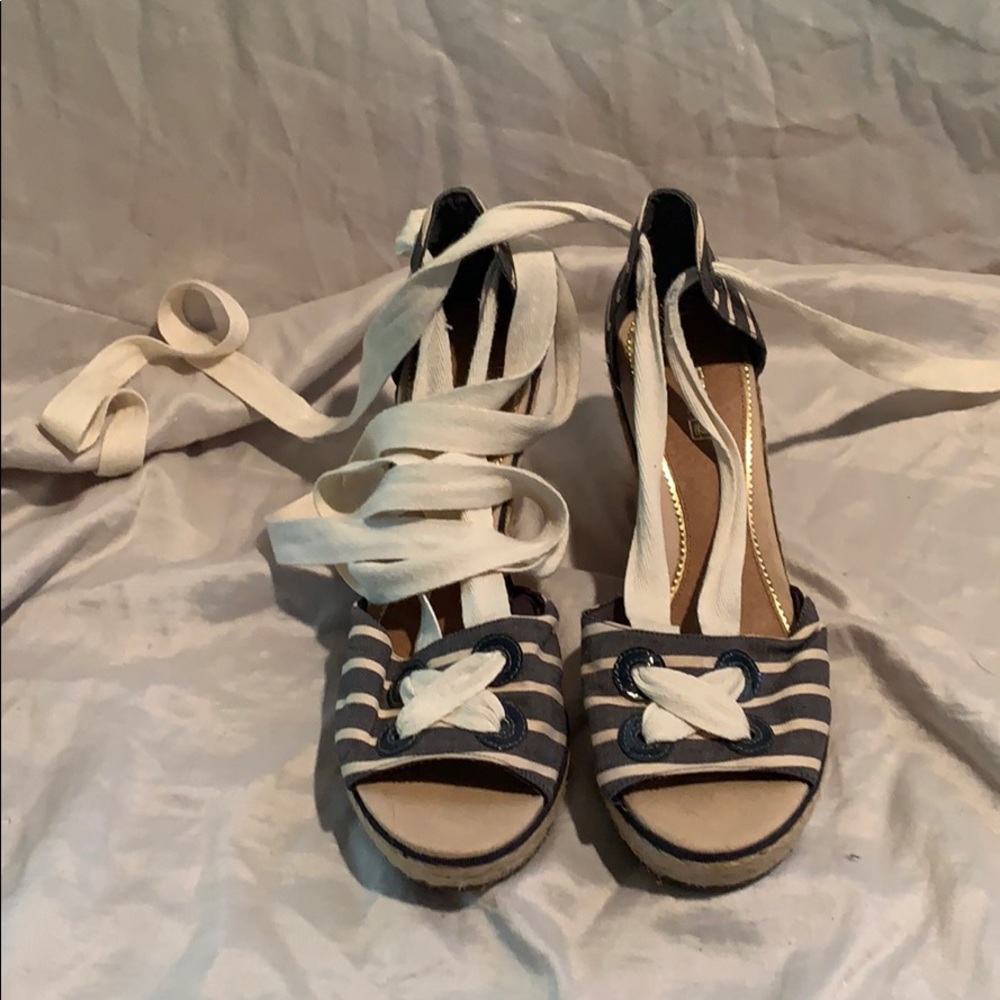 Super cute Sperry wedges, perfect for the summer